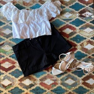 Black casual shorts with pockets!
